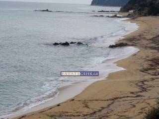 ★ Builds 300 sq.m. ★ 100 meters from the sea ★