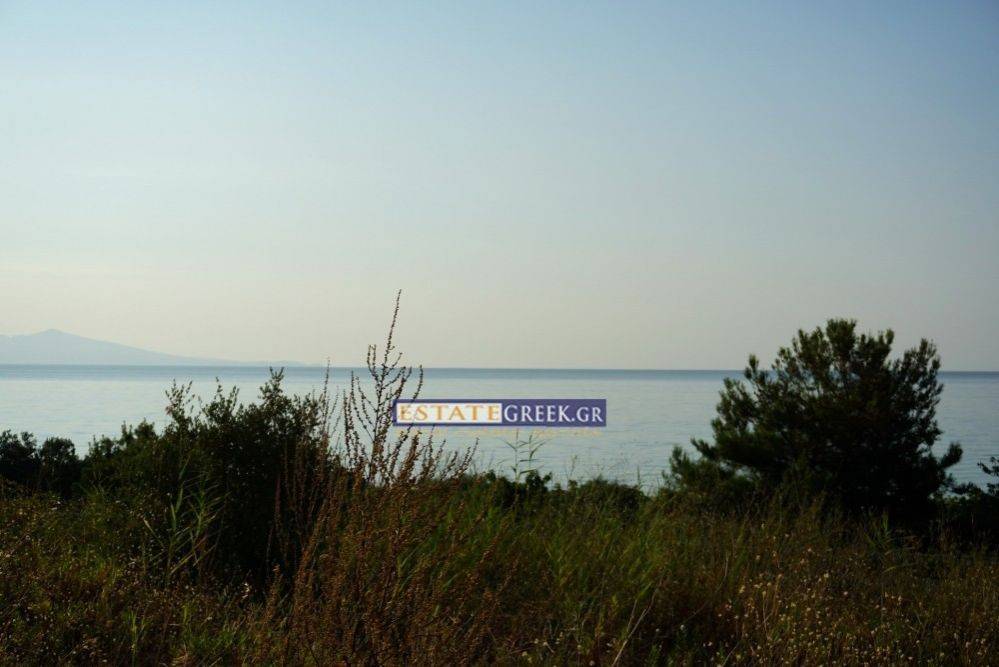 ★ Builds 300 sq.m. ★ 100 meters from the sea ★