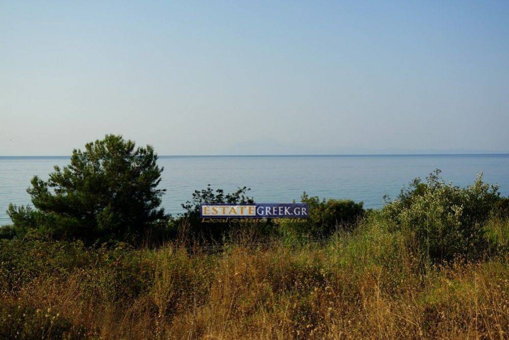 ★ Builds 300 sq.m. ★ 100 meters from the sea ★