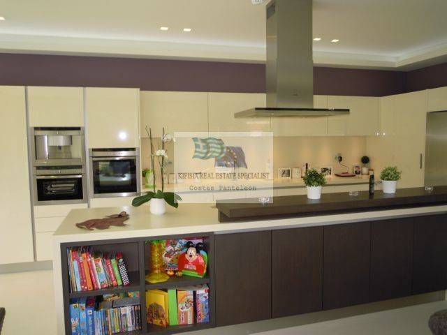 MAIN KITCHEN