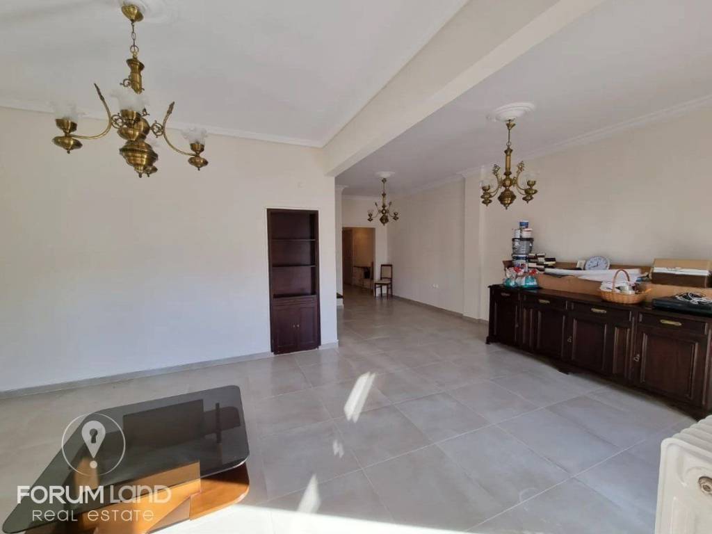 Forumland Real Estate, Σαλόνι