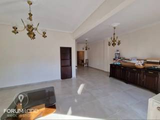 Forumland Real Estate, Σαλόνι