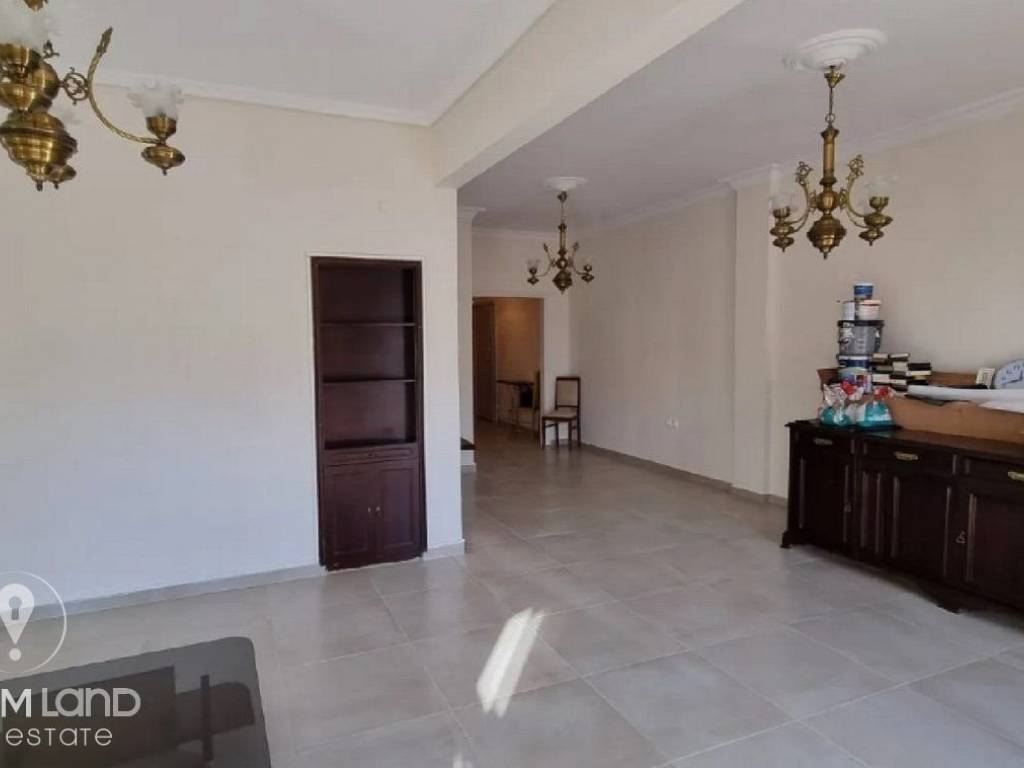 Forumland Real Estate, Σαλόνι