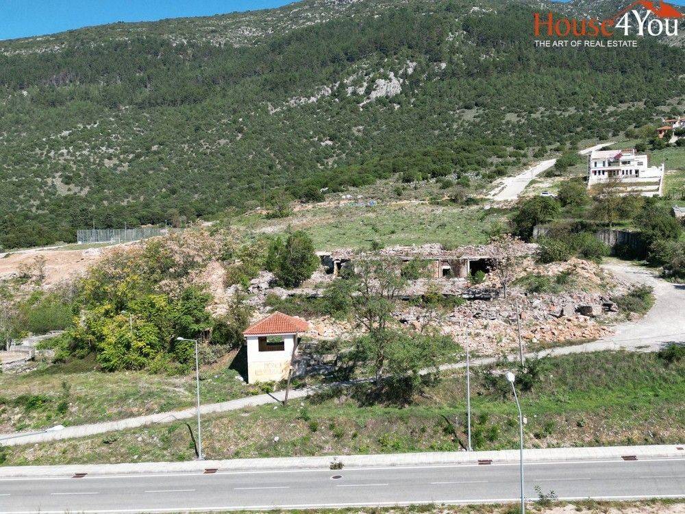 Πωλoύνται 9 όμορα αμφιθεατρικά οικόπεδα επιφάνειας 9.366 τμ. στην Αμφιθέα Ιωαννίνων με θέα ολα τα Γιάννενα