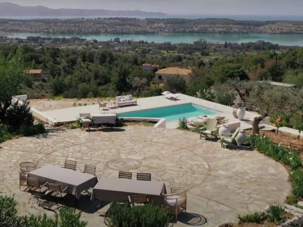 spectacular villa for sale in Porto Heli