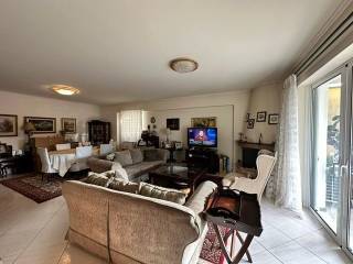 Σαλονοτραπεζαρία