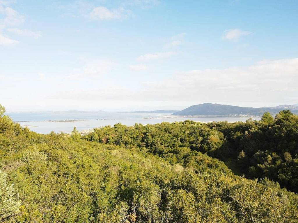 Η θέα προς τη πόλη της Λευκάδας