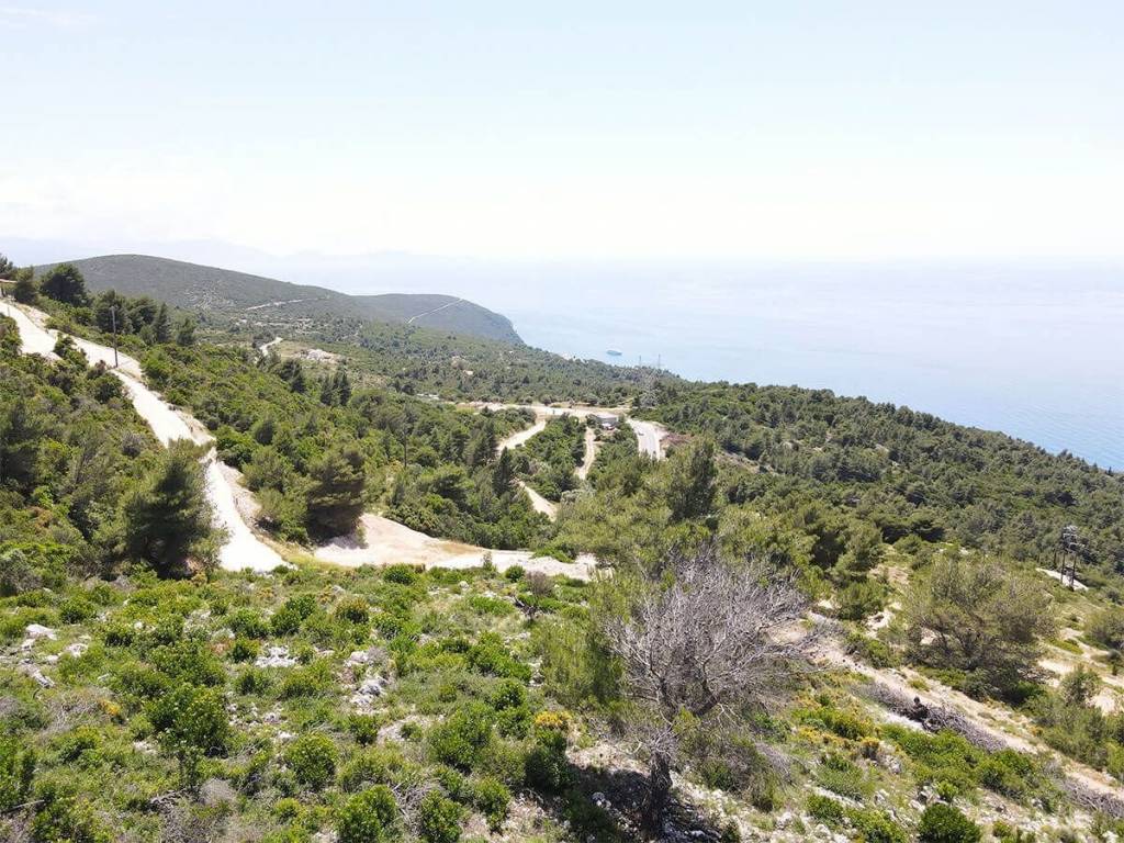 Η θέα από το αγροτεμάχιο