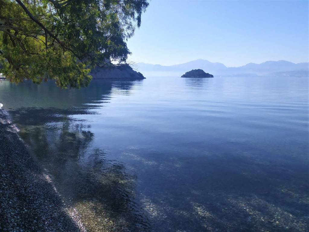 ΚΟΝΤΑ ΣΕ ΜΙΑ ΑΠΟ ΤΙΣ ΠΙΟ ΩΡΑΙΕΣ ΠΑΡΑΛΙΕΣ ΤΗΣ ΠΕΡΙΟΧΗΣ