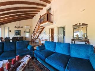 Furnished 2-Storey Detached House for sale in Amarynthos