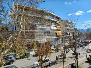 VIEW OF THE SHOPPING CENTER