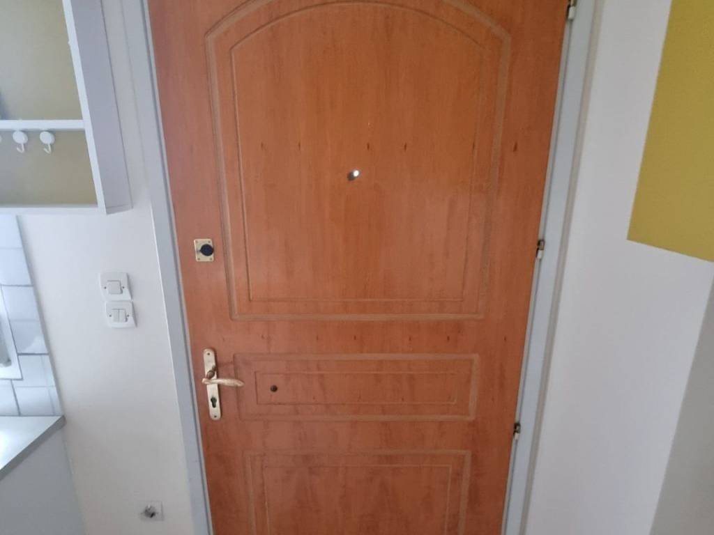 ΠΟΡΤΑ ΕΙΣΟΔΟΥ