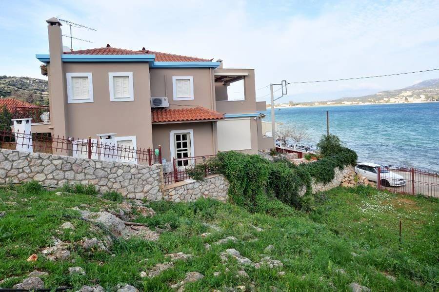 Wonderful and unique villa with panoramic views and access t