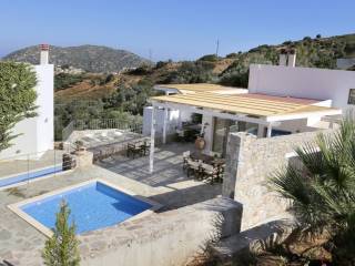 ΜΟΝΟΚΑΤΟΙΚΙΕΣ ΜΕ ΠΙΣΙΝΕΣ