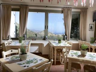 ΣΑΛΟΝΙ-ΤΡΑΠΕΖΑΡΙΑ