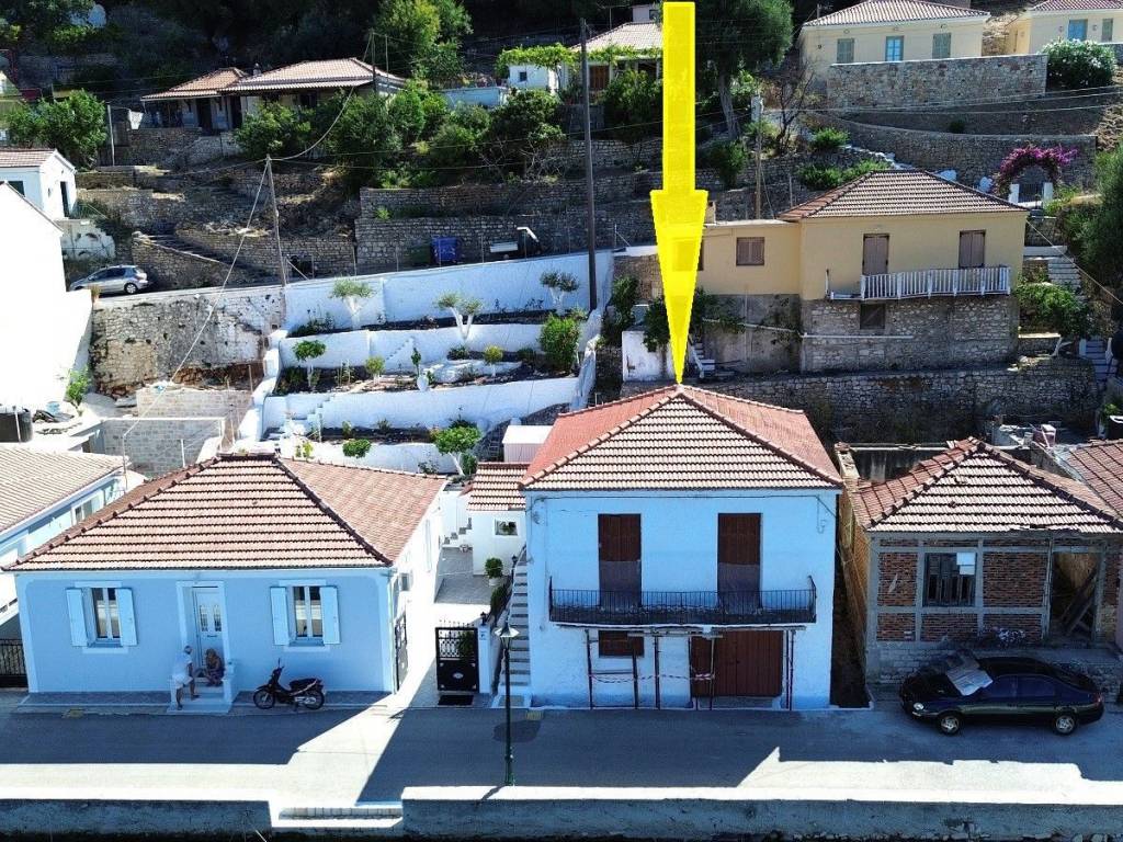 Aerial view and location  od house