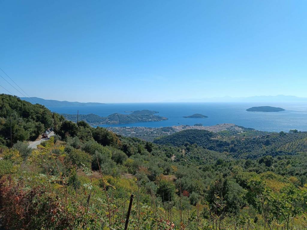 θέα απο τον δρόμο που οδηγει στο συγκρότημα