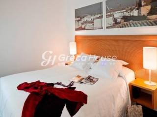 Poleitai epiplomeno xenodocheio sto Metaxoyrgeio