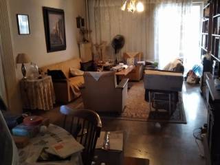 Η πλευρά του καθιστικού που βλέπει στο μπαλκόνι