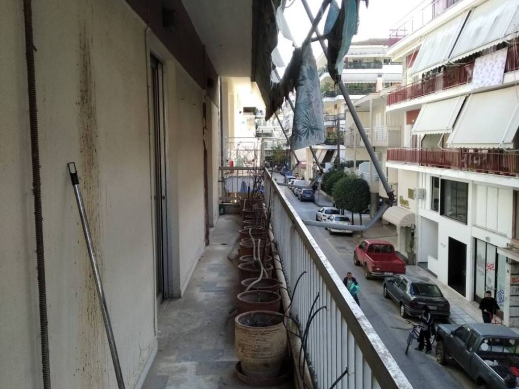 Το μπροστινό μπαλκόνι