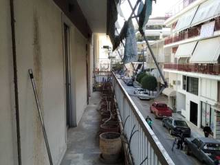 Το μπροστινό μπαλκόνι