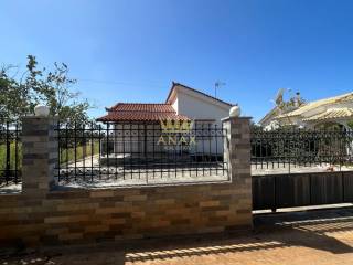 ΓΕΙΤΟΝΙΚΗ ΚΑΤΟΙΚΙΑ ΙΔΙΑΣ ΚΑΤΑΣΚΕΥΗΣ ΑΠΟΠΕΡΑΤΩΜΕΝΗ