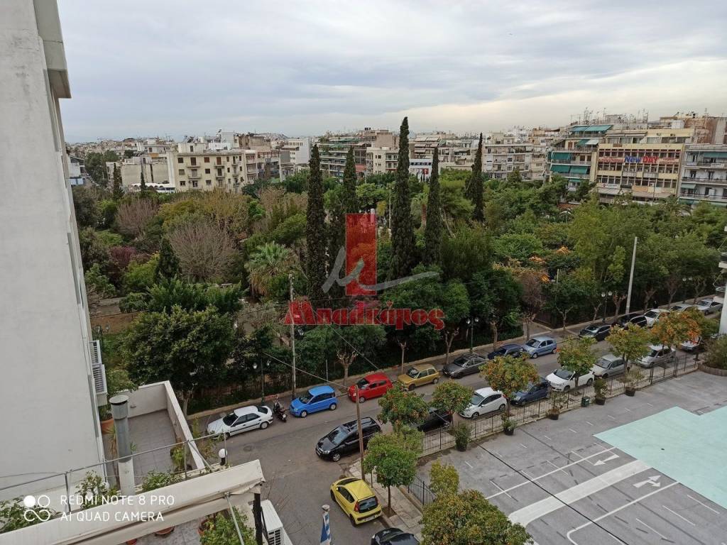 σε καταπληκτική θέση με θέα πλατεία Δαβάκη