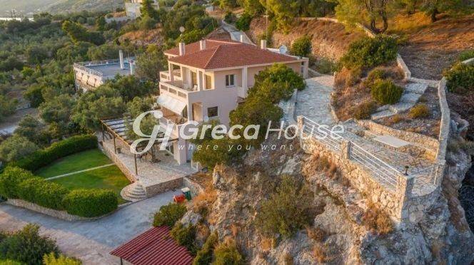 Seaside Villa for Sale in Loutraki