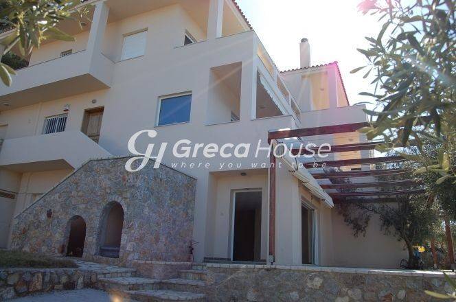 Villa for sale in Loutraki