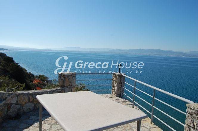 Villa for sale in Loutraki