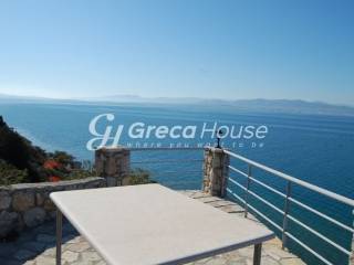 Villa for sale in Loutraki