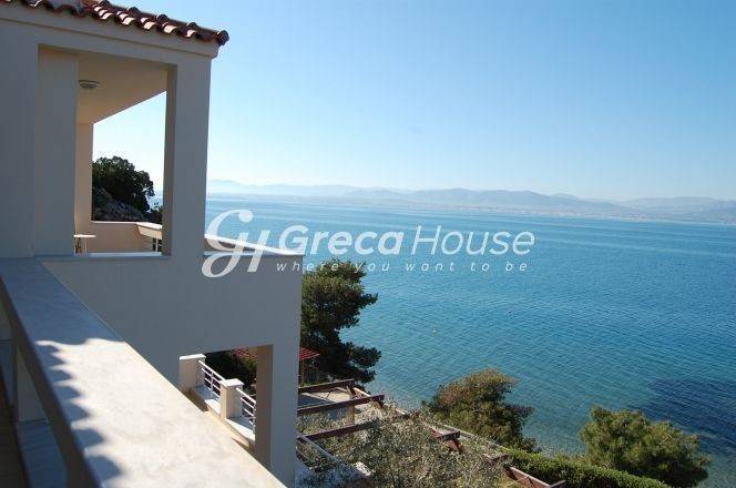 Villa for sale in Loutraki