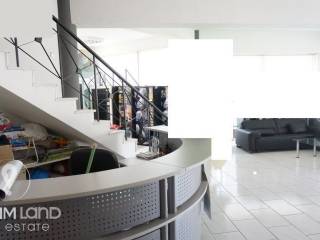 Forumland Real Estate, Επαγγελματικό κτίριο 850τ.μ.