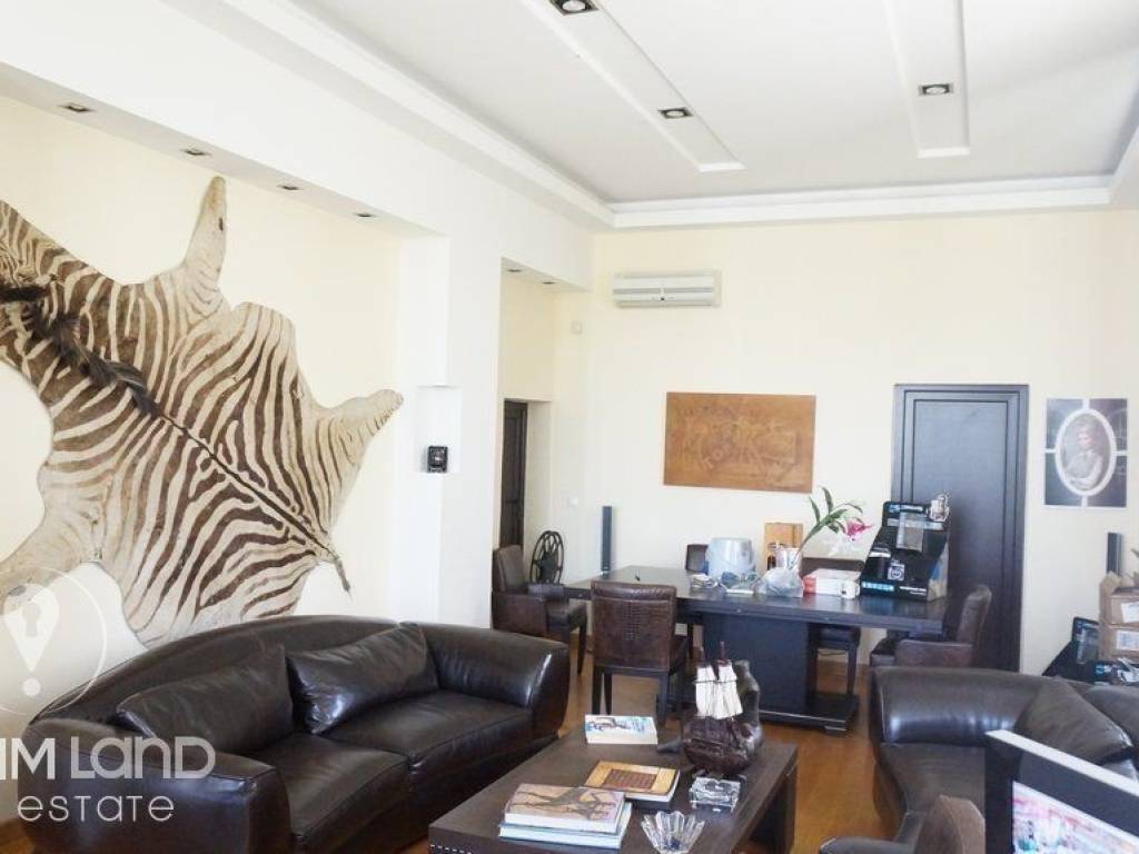 Forumland Real Estate, Επαγγελματικό κτίριο 850τ.μ.