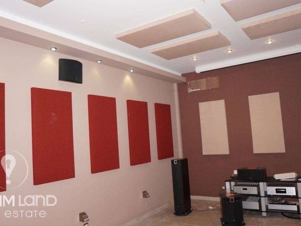 Forumland Real Estate, Επαγγελματικό κτίριο 850τ.μ.