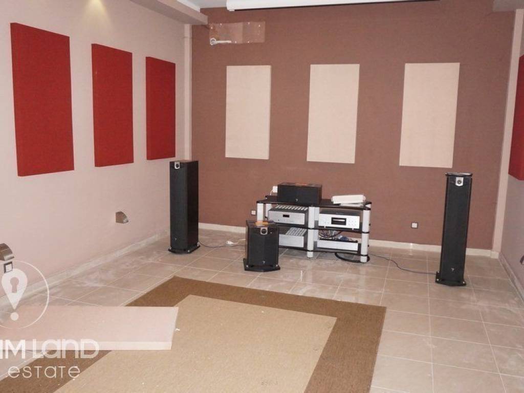 Forumland Real Estate, Επαγγελματικό κτίριο 850τ.μ.