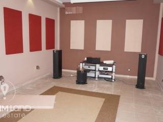 Forumland Real Estate, Επαγγελματικό κτίριο 850τ.μ.