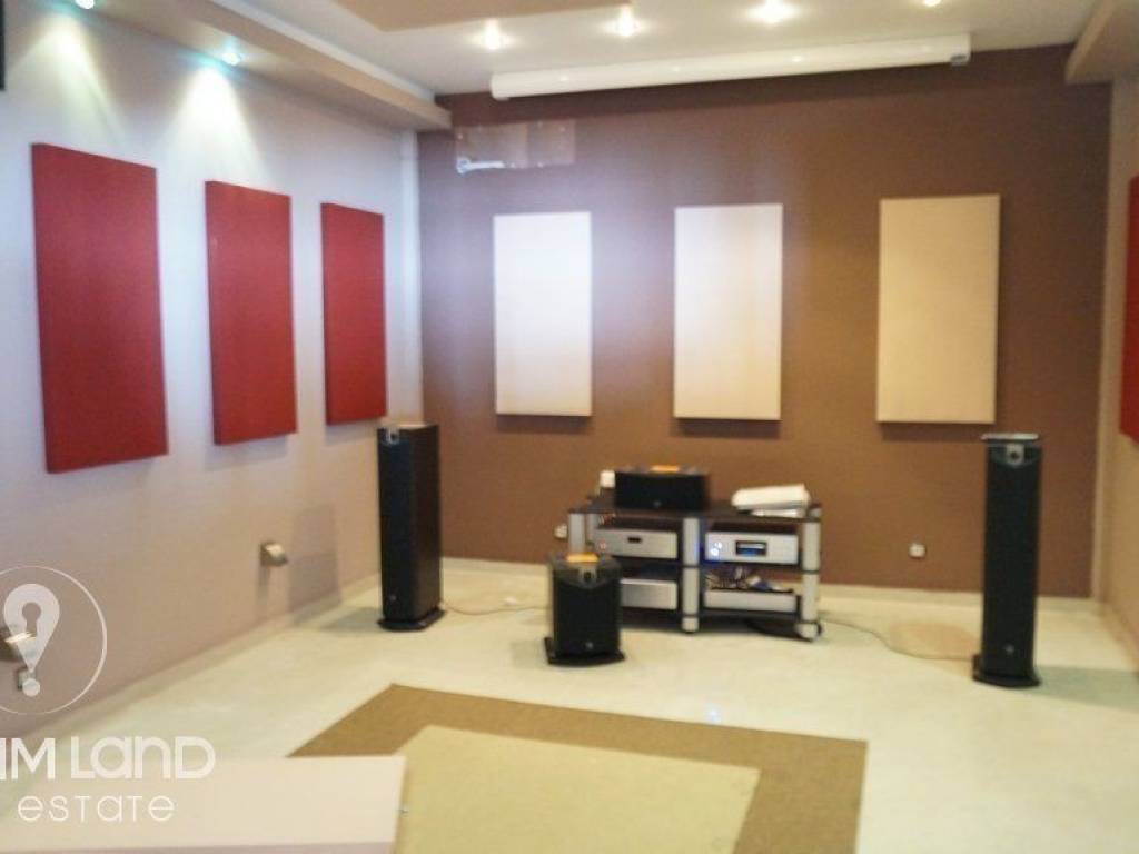 Forumland Real Estate, Επαγγελματικό κτίριο 850τ.μ.