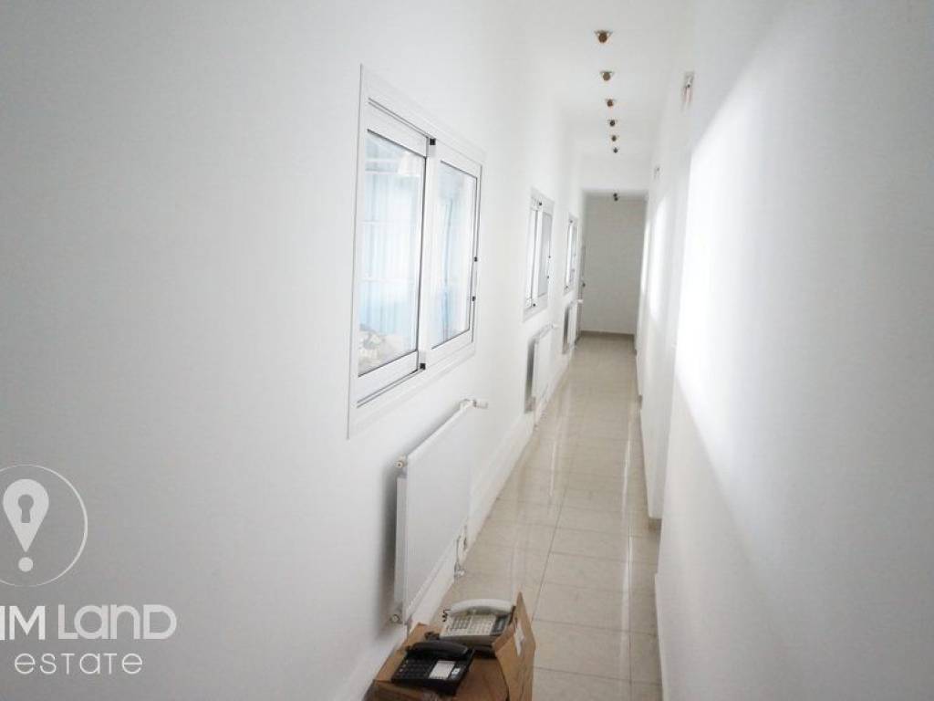 Forumland Real Estate, Διάδρομος