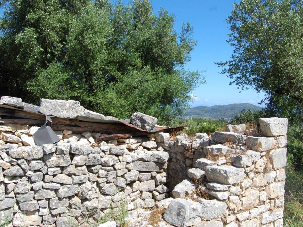 Stone water tank on land with building license for sale