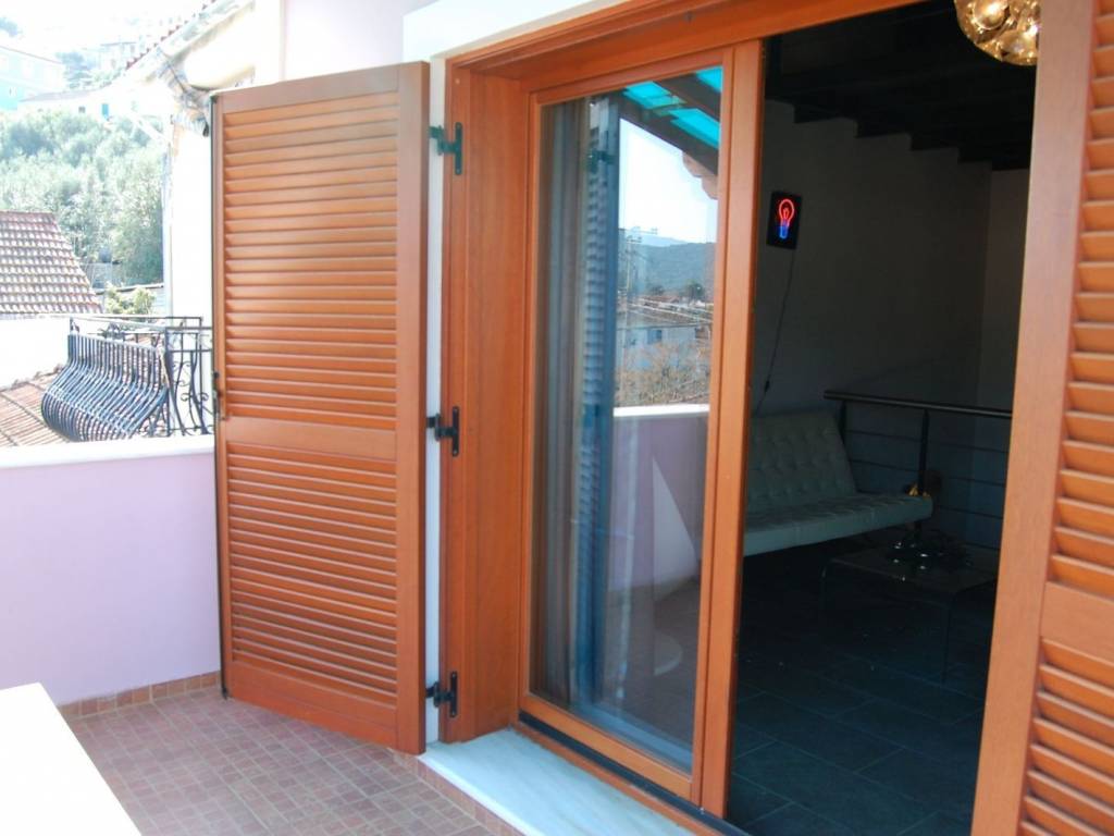 MV Properties 
IDMV026VAT real estate ithaca greece
Balcony