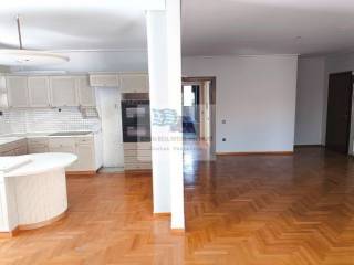 OPEN PLAN KITCHEN, LIVING ROOM, ENTRANCE