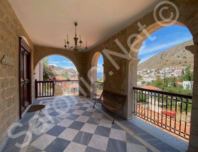 Pomegranate House, 1st floor covered entrance, sea facing