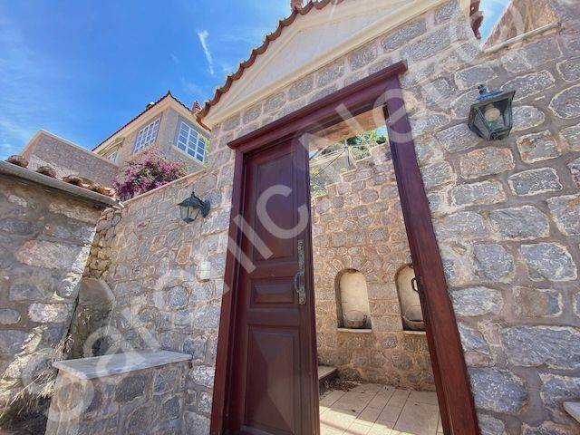 Pomegranate House, street entrance door