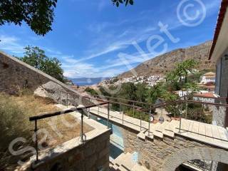 Pomegranate House top floor garden, sea view &amp; water feature