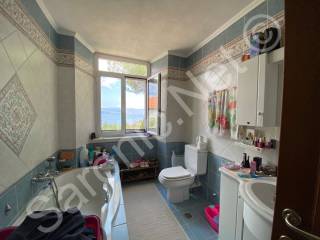 Bathroom/utiility between beds 2&amp;3, view to sea