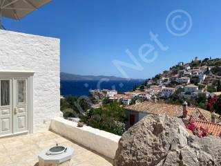 Mid floor - Principal bedroom suite&#039;s terrace with view