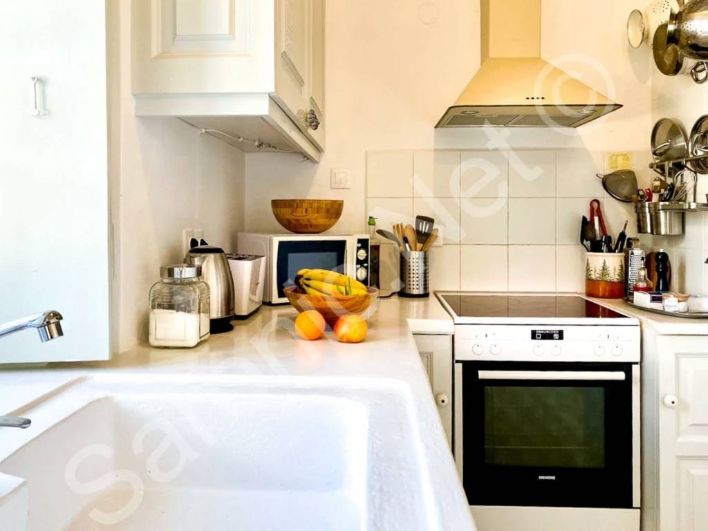 Sink and cooker with extractor hood in place.