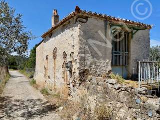 Donkey Thistle, 2 floor building and land for renovation.