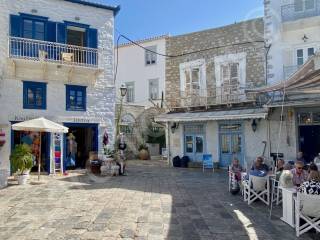 October front elevation on Hydra harbour